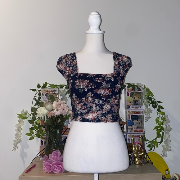 Love Culture whimsical gothic fairycore floral print square neck crop top - Picture 9 of 10